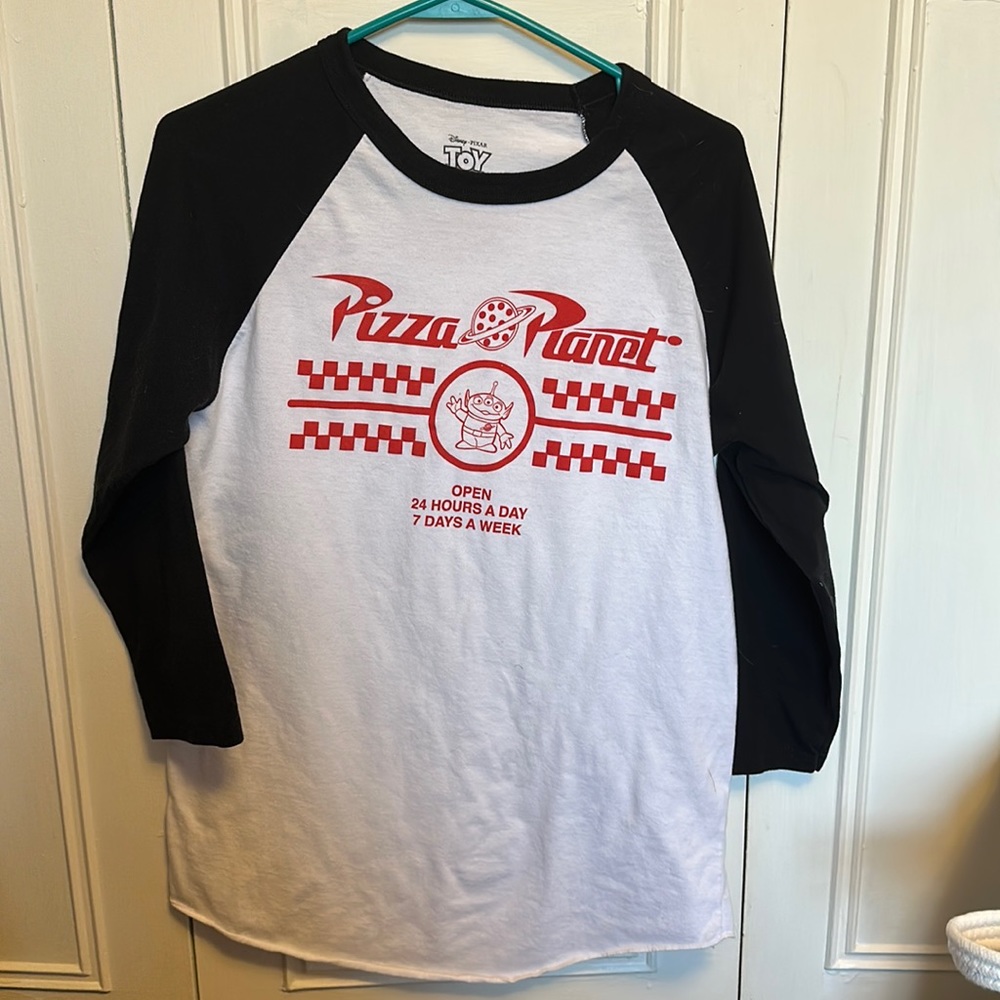Men’s medium Toy Story pizza planet baseball t shirt